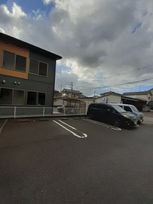 【駐車場】 | アヴァンギャルド | 駐車場があるので、車を買う予定の方も安心です