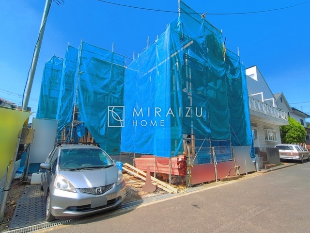 【外観】 | 青く澄み渡った綺麗な空と、陽の光をたっぷりと受ける、そんな新築住宅で新生活をスタートしてみませんか？見学・ご相談等、ミライズホーム(株)までお気軽にご連絡下さい。