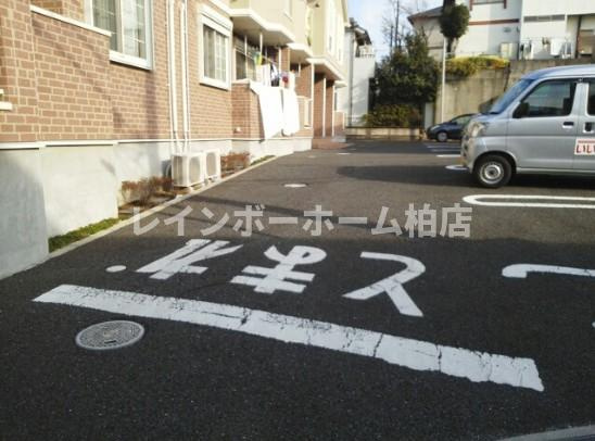 【仲介手数料：50％OFF】対象物件！の駐車場|車をお持ちの方に嬉しい駐車場付きの物件です
