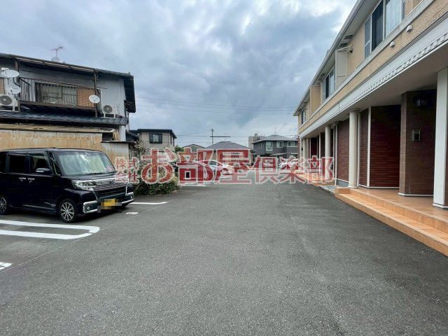 SUN・BRIGHTの駐車場|駐車場があるので、車を買う予定の方も安心です
