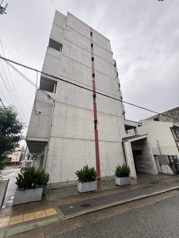 ジープラスの外観