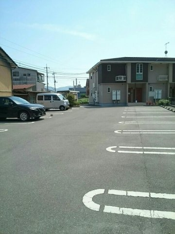マイルストーンズの駐車場