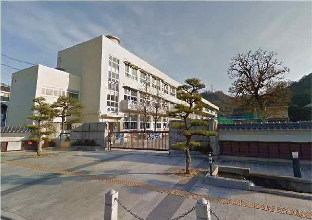 マイルストーンズの周辺|笠岡市立笠岡小学校まで1100m