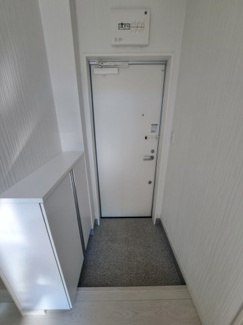 【玄関】 | ヴィオレッタ日吉 | 202号室参考写真