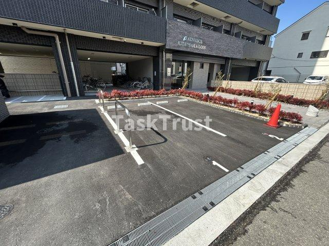 【駐車場】 | アドバンス北大阪ロワン