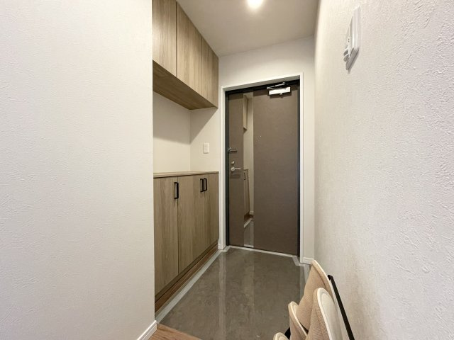 サーパス新大工の玄関