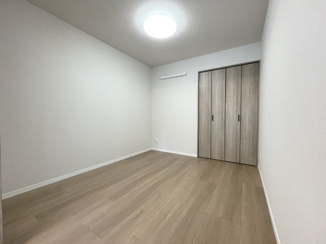 サーパス新大工の洋室
