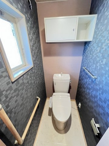 エスポワールハイツ A棟のトイレ|落ち着いたトイレです