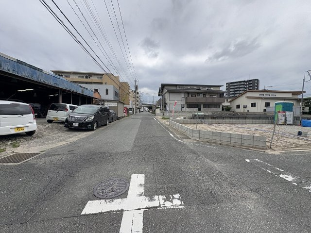 【その他】 | 福岡市南区的場1丁目1期　3号棟（全5棟）【仲介手数料無料・0円】 | 現地写真。前面道路です。