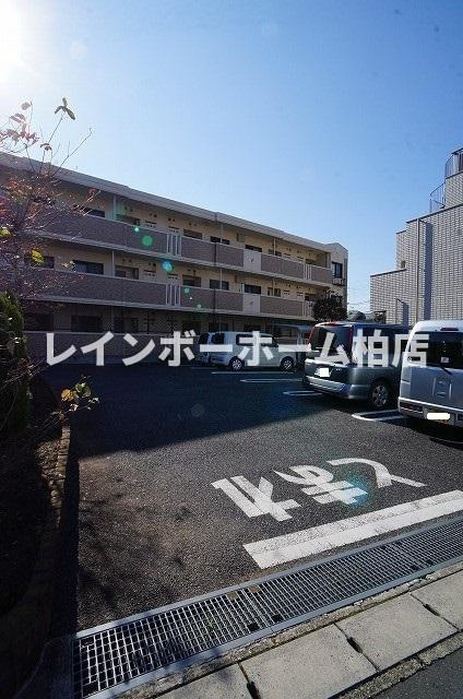 【仲介手数料：50％OFF】対象物件！の駐車場|車をお持ちの方に嬉しい駐車場付きの物件です