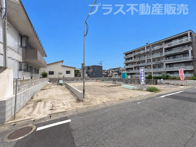【外観】 | 福岡市南区的場1丁目1期　4号棟（全5棟）【仲介手数料無料・0円】 | 現地写真。プラス不動産販売なら、現場の全ての棟をまとめてご見学頂けます。