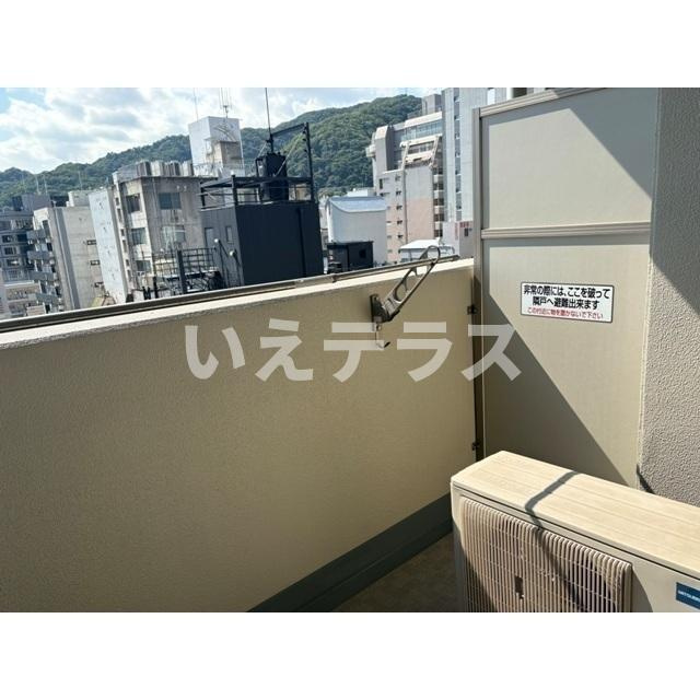 神戸市中央区加納町４丁目の賃貸マンションのバルコニー