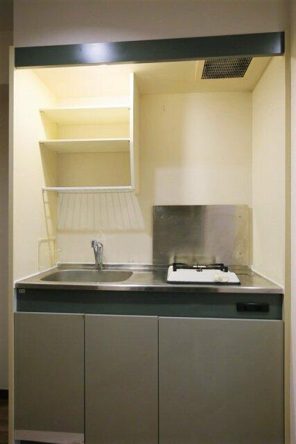 渋谷区本町２丁目の賃貸マンションのキッチン|コンパクトなキッチンで掃除もラクラク