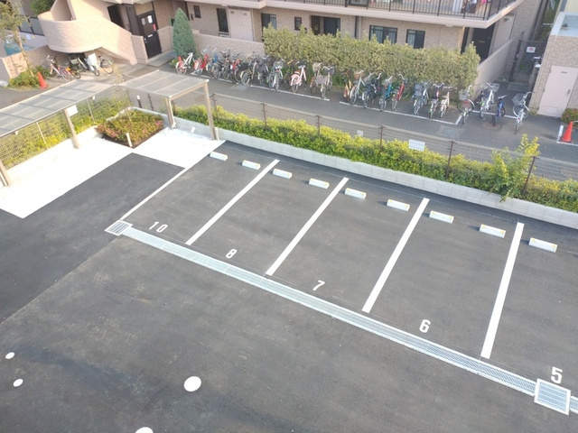 （シニア限定）ネクステージ立川の駐車場|敷地内駐車場