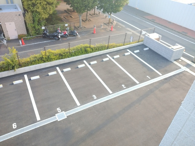 （シニア限定）ネクステージ立川の駐車場|敷地内駐車場