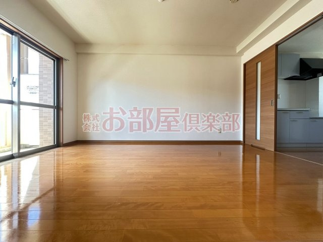 サンシャインの居間・リビング|こちらの居間で趣味の時間をお楽しみください