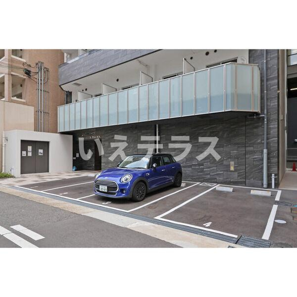アドバンス三宮パルマの駐車場