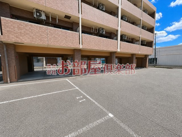 サンシャインの駐車場|駐車場に車を止められます