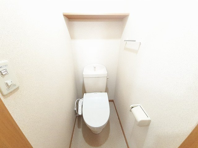 サン・ヒルズ永国Ｃのトイレ|ゆったりとした空間のトイレです