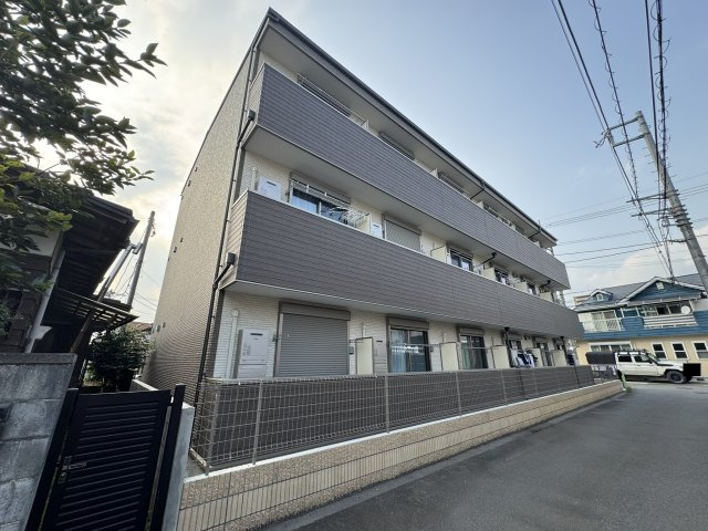 南東側からの外観
