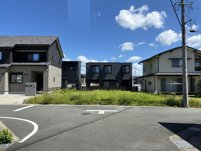 豊川市古宿町ウエ地の売地の前面道路含む現地写真