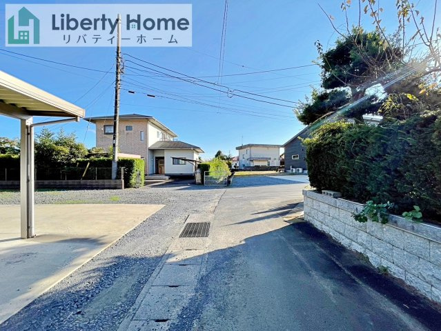 小美玉市小川　売地の前面道路含む現地写真