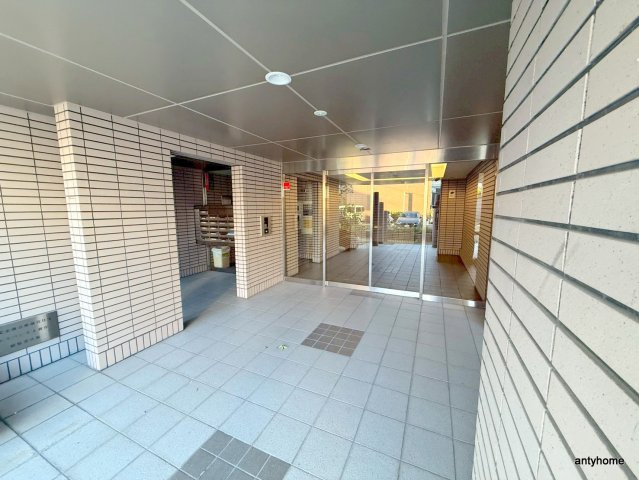 エスパシオ上新庄のエントランス