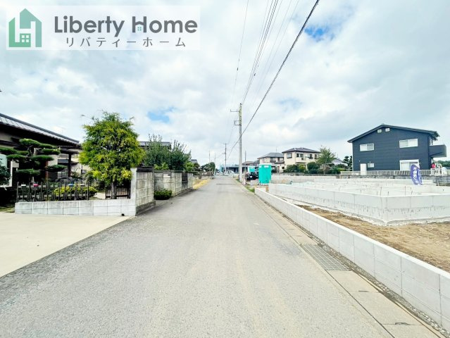 小美玉市羽鳥第15　新築戸建　1号棟の前面道路含む現地写真