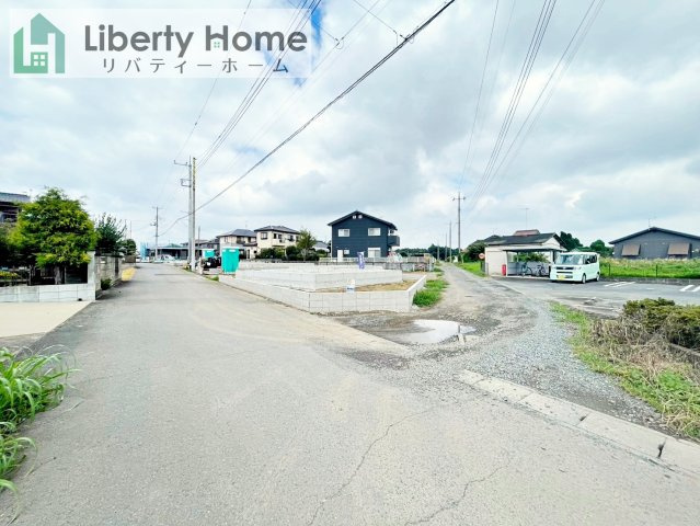 小美玉市羽鳥第15　新築戸建　1号棟の前面道路含む現地写真