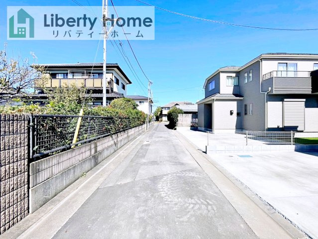 水戸市千波町　新築戸建　B号棟　の前面道路含む現地写真