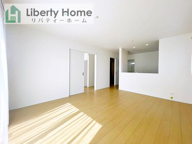 水戸市千波町　新築戸建　B号棟　の居間・リビング