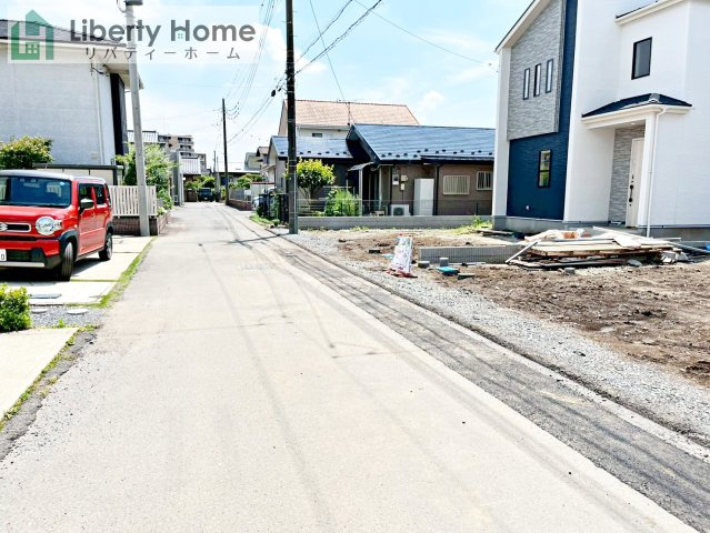 水戸市赤塚1丁目　新築戸建　2号棟の前面道路含む現地写真