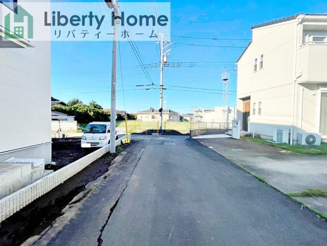 水戸市赤塚1丁目2期　新築戸建　2号棟の前面道路含む現地写真