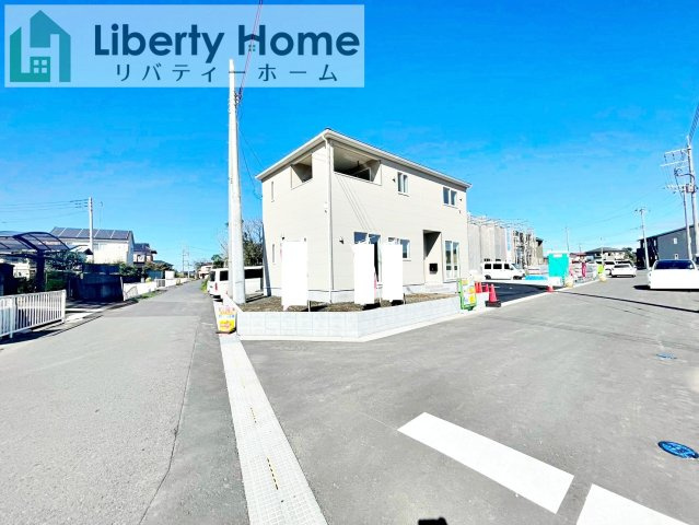 茨城町前田第6　新築戸建　2号棟の前面道路含む現地写真