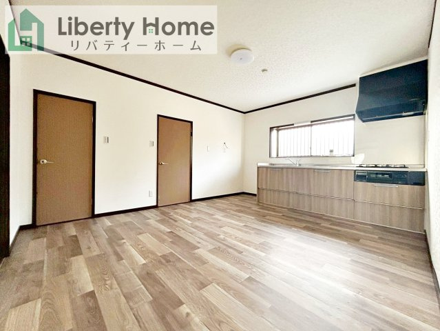 ひたちなか市中根　中古戸建の居間・リビング
