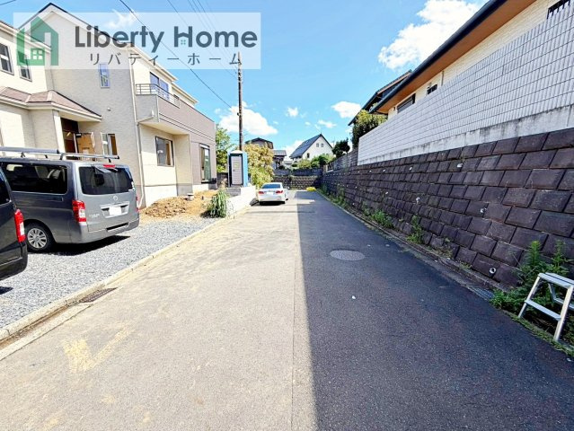 水戸市堀町　新築戸建　B号棟の前面道路含む現地写真