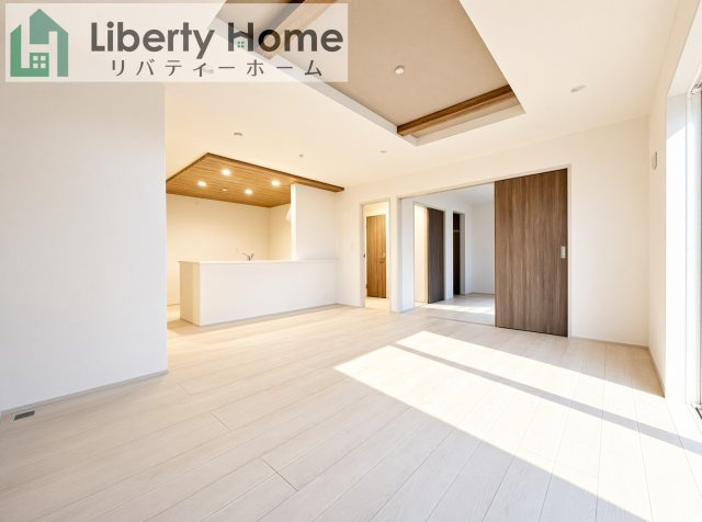 水戸市千波町5期　新築戸建の居間・リビング