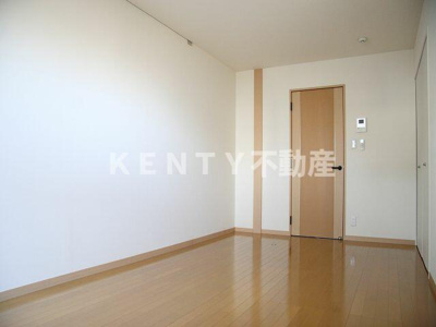 【寝室】 | ＫＩＨＡＣＨＩ　ＲＥＳＩＤＥＮＣＥ | 落ち着いて過ごせるお部屋なので、寝室にいかがでしょうか