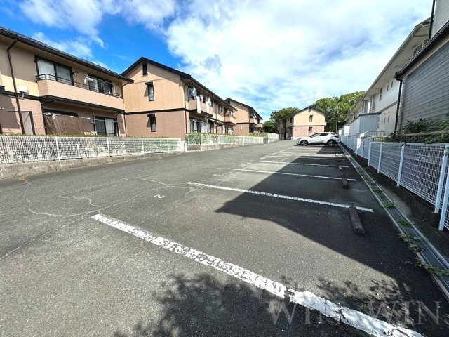 パークハウス鷹丘 C棟の駐車場