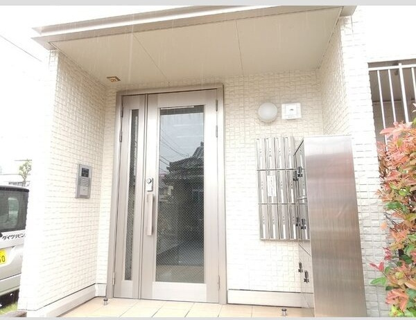 マ　メゾン菊住Wのエントランス