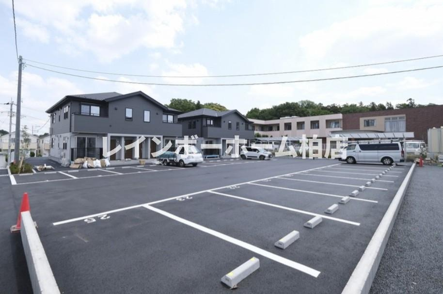特典：仲介手数料が50％OFFです‼の駐車場|カースペースがあります
