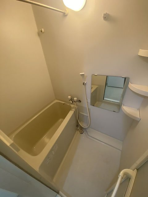 尼崎市西本町８丁目の賃貸マンションの浴室