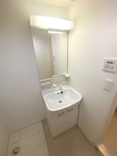 尼崎市西本町８丁目の賃貸マンションの洗面所