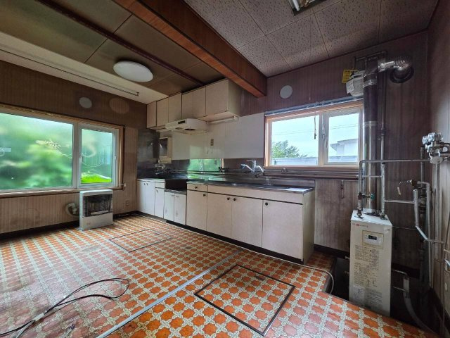 緑ケ岡4丁目8　駐車場2台可　中古住宅のキッチン