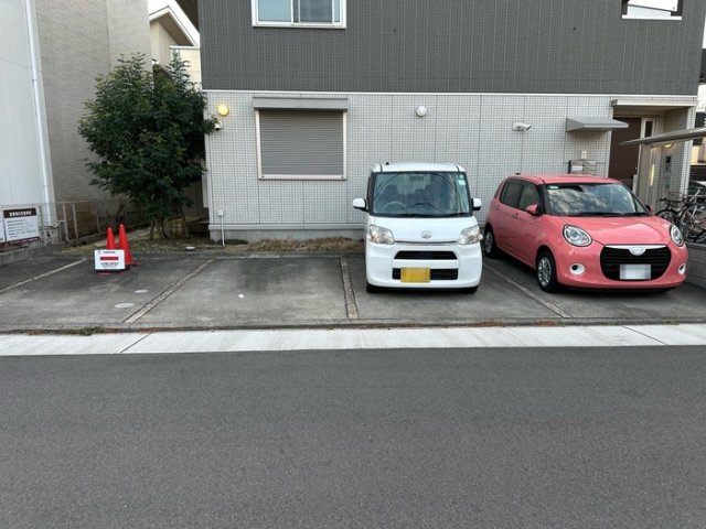 太閤アイサンメゾンの駐車場