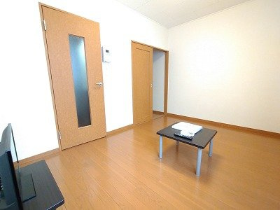 【居間・リビング】 | レオパレス武蔵中原 | 2階は絨毯仕様