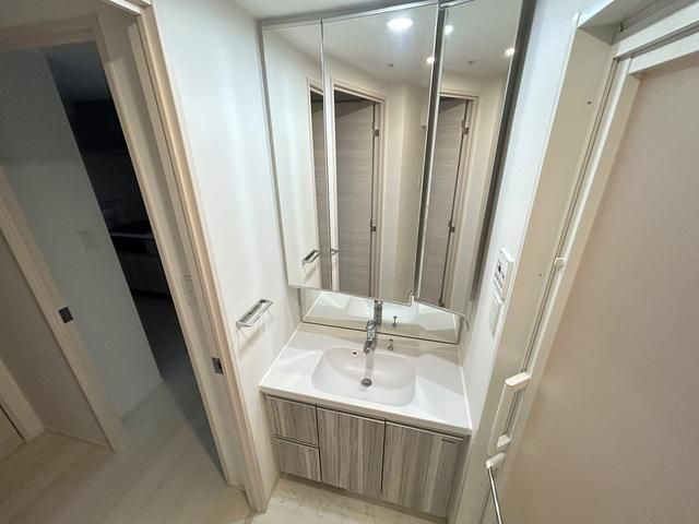 ＬＩＭＥ　ＲＥＳＩＤＥＮＣＥ　ＫＡＷＡＧＵＣＨＩ　ＥＡＳＴの洗面所