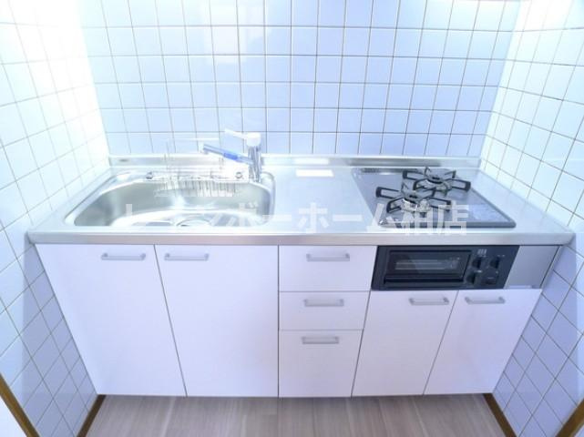 仲介手数料50％半額キャンペーン物件のキッチン|コンパクトなキッチンで掃除もラクラク