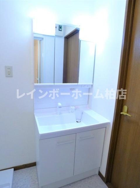 仲介手数料50％半額キャンペーン物件の洗面所|ゆったりとスペースのある洗面所
