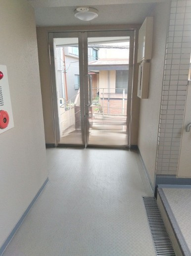 目白台ガーデンのエントランス